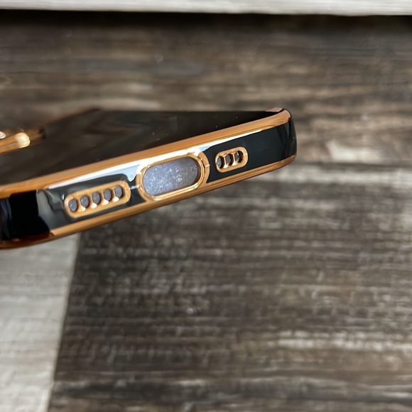 iPhone 12 6.1 inch screen black gold heart case - Picture 5 of 5